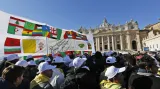 Papež František pozval na tradiční modlitbu Anděl Páně i sedm tisíc uprchlíků