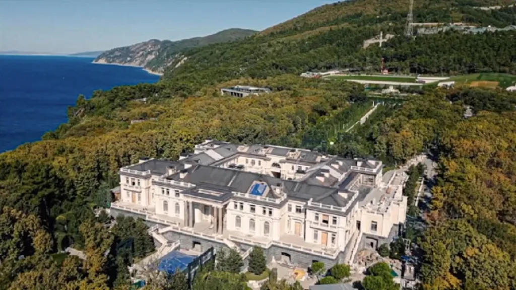 Palác, který podle Navalného patří Putinovi