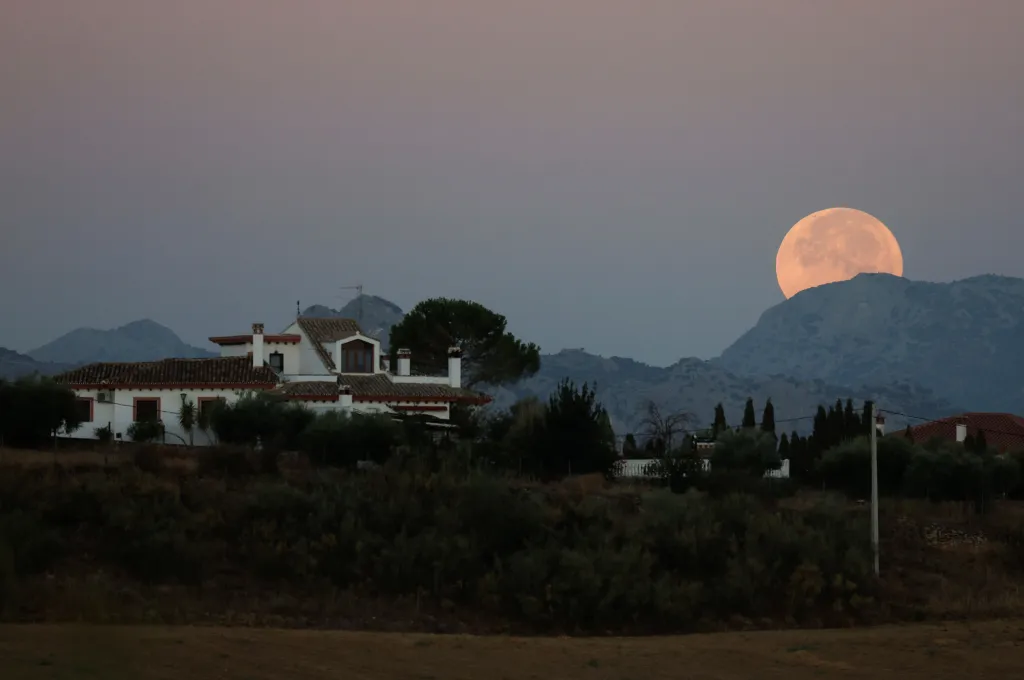 Měsíc se přiblížil Zemi ve středu 30. srpna