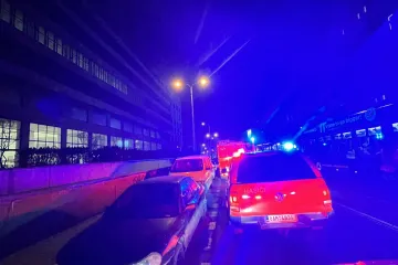 Z Veletržního paláce stoupal kouř, hasiči našli jeho zdroj ve vzduchotechnice