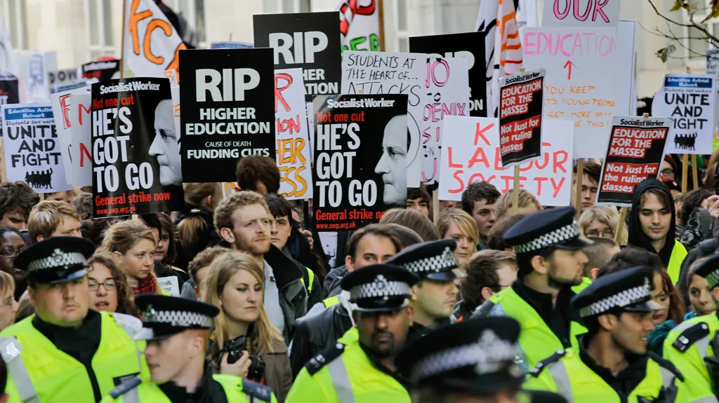 Britské protesty proti zvyšování školného