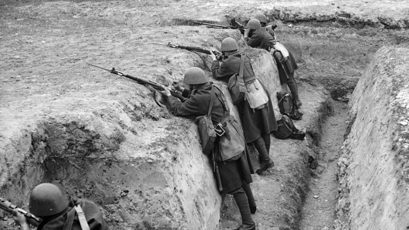 Českoslovenští vojáci při cvičení v roce 1938