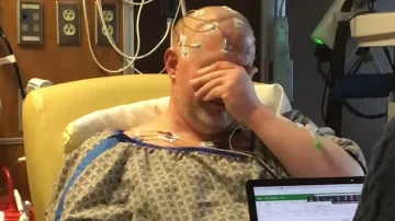 Muž cítí díky mozkovému implantátu emoce