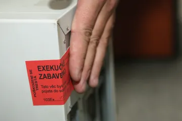 168 hodin: V Česku jsou tisíce dětí v exekuci. Novela, která jim má pomoci, stále leží ve sněmovně