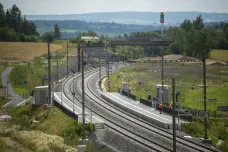 Vlaky vyjíždějí na modernizovanou trať Praha–Tábor. I po desetiletích prací jsou však na mapě koridorů bílá místa