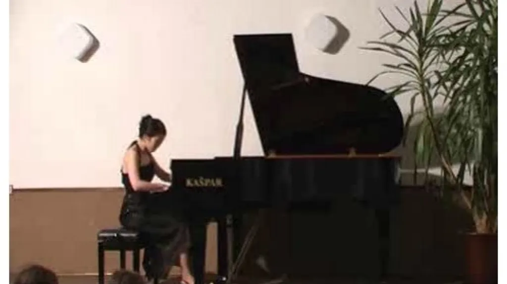 Japonská klavíristka při vystoupení