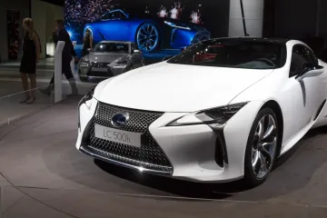 Dojmy z autosalonu v Paříži: Jsou budoucností automobilů SUV na elektřinu?
