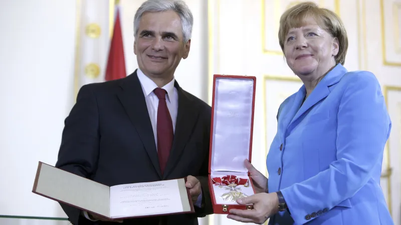 Werner Faymann a Angela Merkelová na konferenci ve Vídni