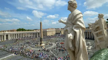 Vatikán se připravuje na svatořečení dvou papežů