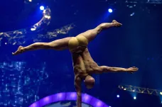 Cirque du Soleil se poprvé usadí v Evropě. Je fantazií poháněnou penězi