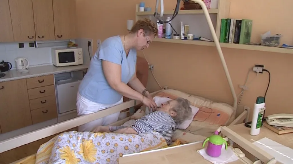 Proškolení klienti úřadu práce budou za seniory dojíždět