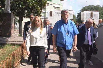 Na předměstí Neapole nechvalně proslulém aktivitou mafie slíbila Meloniová návrat pořádku