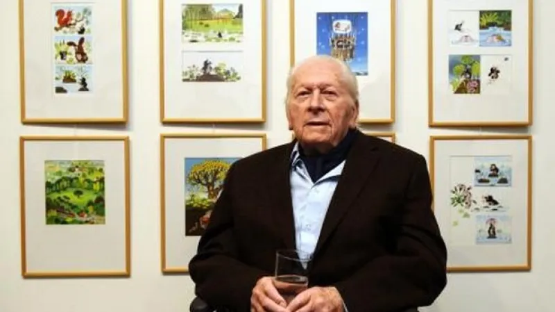 Zdeněk Miler při zahájení retrospektivní výstavy v pražské Galerii Vltavín u příležitosti jeho devadesátin.