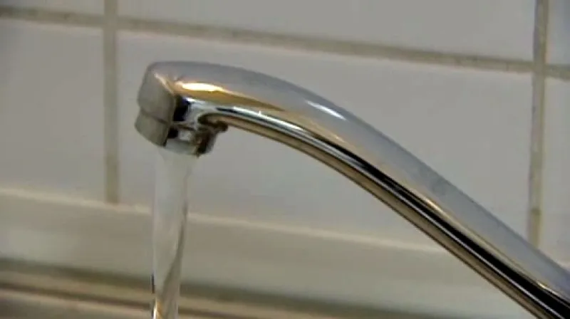 Voda ve Vrchotových Janovic je podle odborníků nebezpečná.