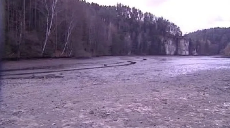 Ochránci přírody v Českém ráji se dostali do sporu s chalupáři o přístup k rybníku Věžák.