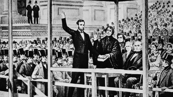 Abraham Lincoln při prezidentské přísaze jako 16. prezident Spojených států před washingtonským Kapitolem v březnu 1861