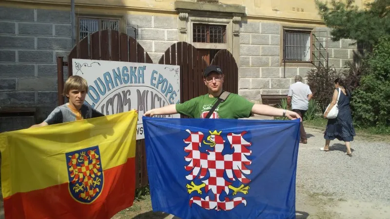 Hrstka studentů protestovala proti odvezení epopeje