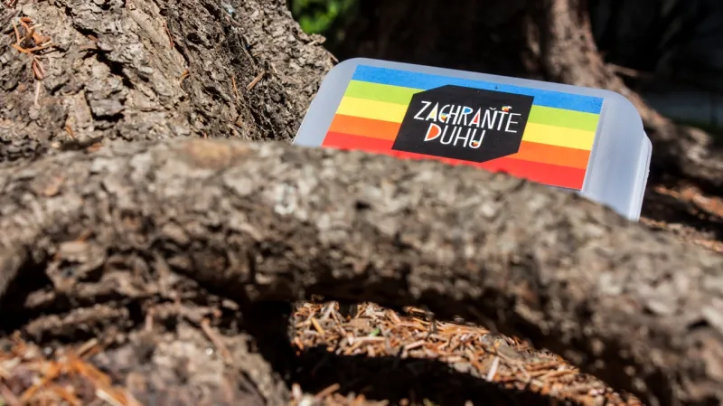 Skrýš s barevnými symboly