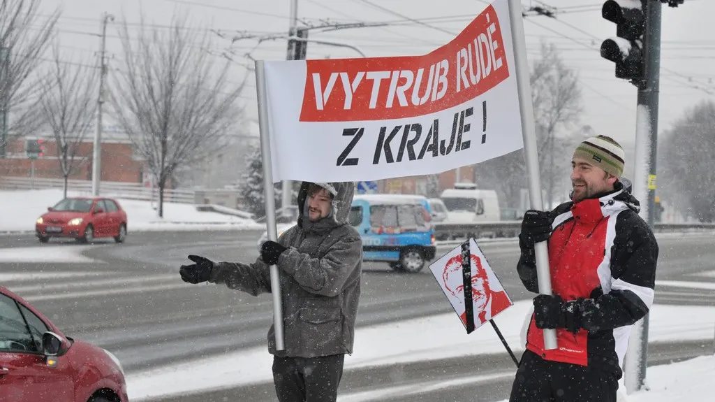 "Vytrub rudé z kraje!"