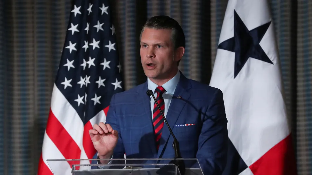 Americký ministr obrany Pete Hegseth