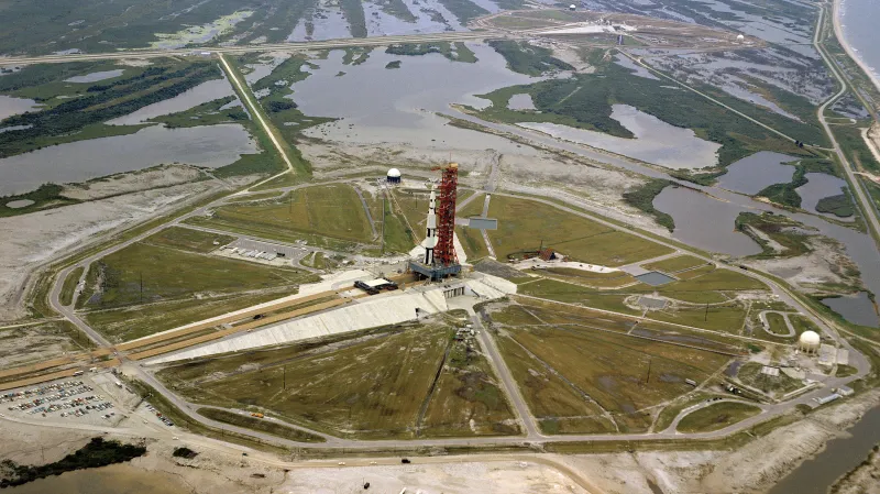 Na snímku z roku 1966 je rampa 39A (v pozadí i rampa 39B) na ostrově Merritt