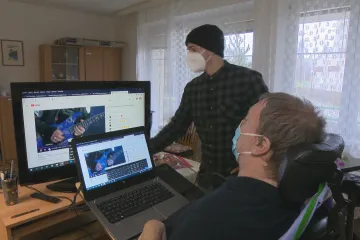 Chybí osobní asistenti. Sociální služby proto omezují péči a zavádí pořadníky
