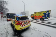 Na pražském Chodově se srazily autobusy, sedm lidí je zraněno
