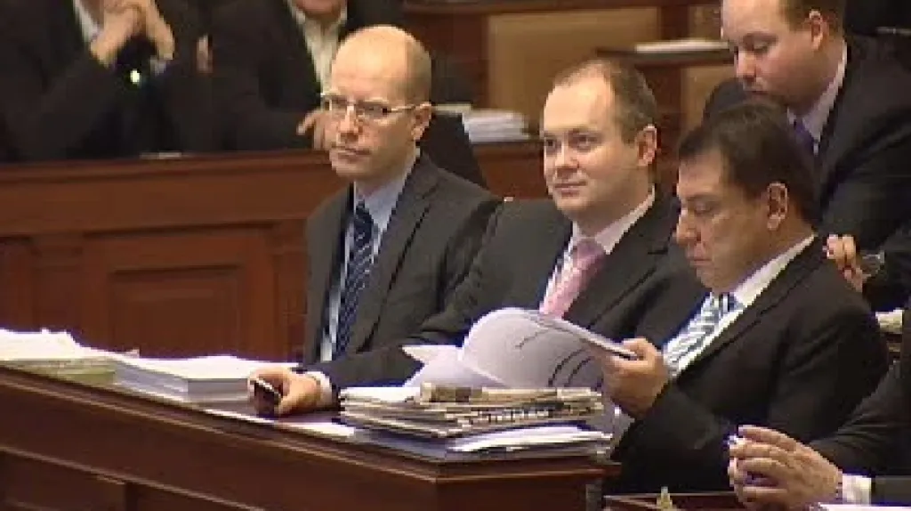 Poslanci při diskusi o balíčku