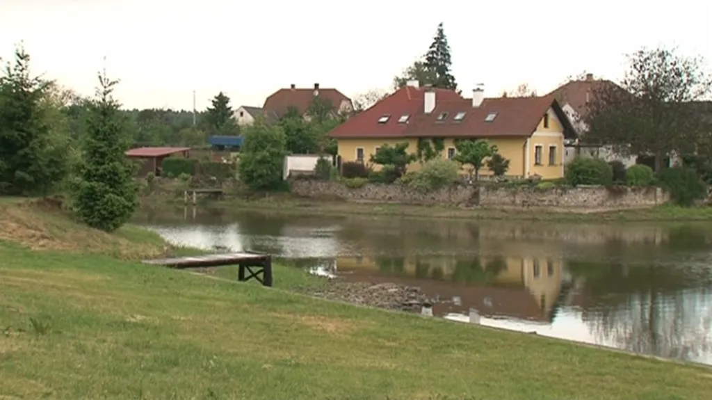 Zemědělec bojuje s obcí o rybník