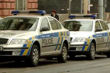 Policie zadržela v pražském hotelu ozbrojeného cizince. Byl na něj vydán mezinárodní zatykač