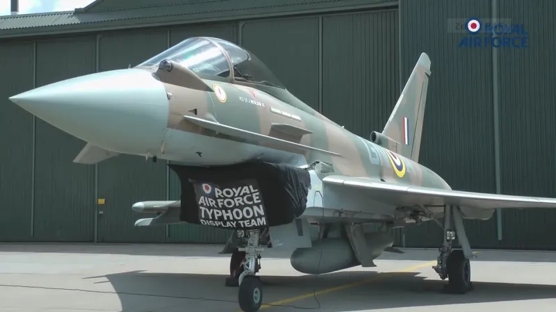 Typhoon v historizujících barvách