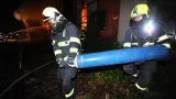 Požár ve Vysočanech už mají hasiči pod kontrolou