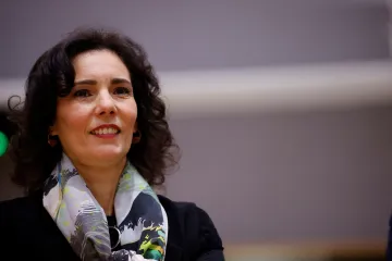 Belgická ministryně zahraničí čelí výzvám k rezignaci. Udělila víza ruským a íránským delegacím