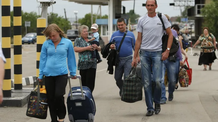 Lidé odcházejí z Ukrajiny