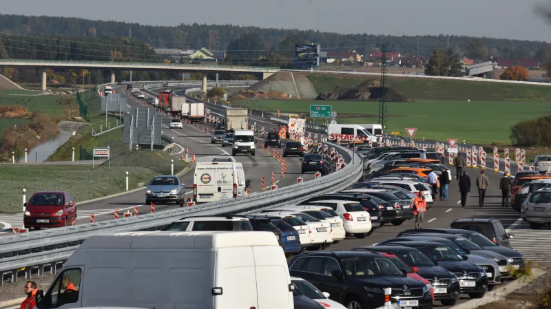 Slavnostní otevření úseku Veselí–Bošilec předcházelo úplnému otevření téměř o půl dne