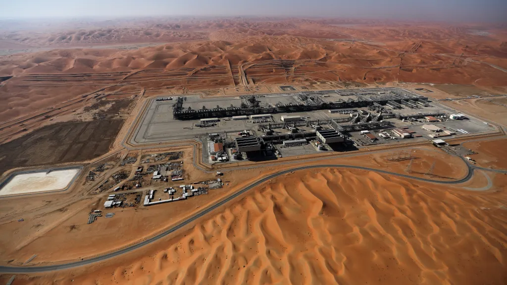 Ropné pole společnosti Saudi Aramco v Saúdské Arábii, ilustrační snímek