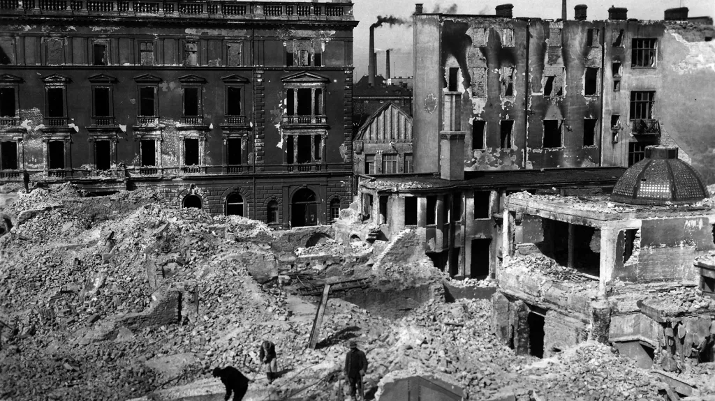 Mrtvé město - Opava 1945