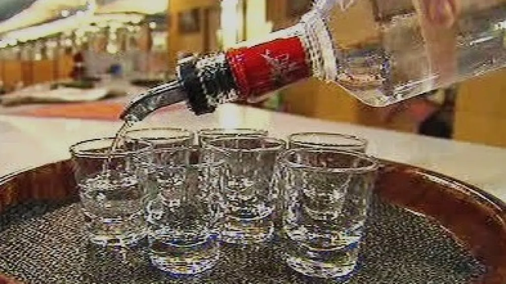Nalévání alkoholu