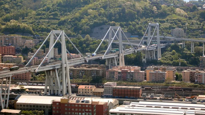 Most Morandi v Italském Janově před zřícením