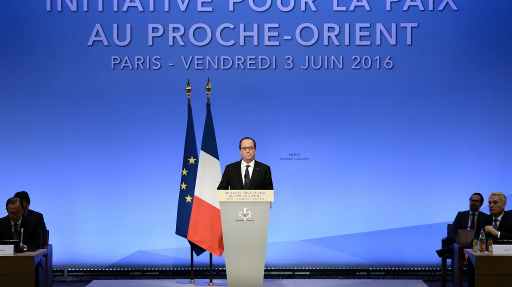 Francois Hollande na mírovém summitu v Paříži