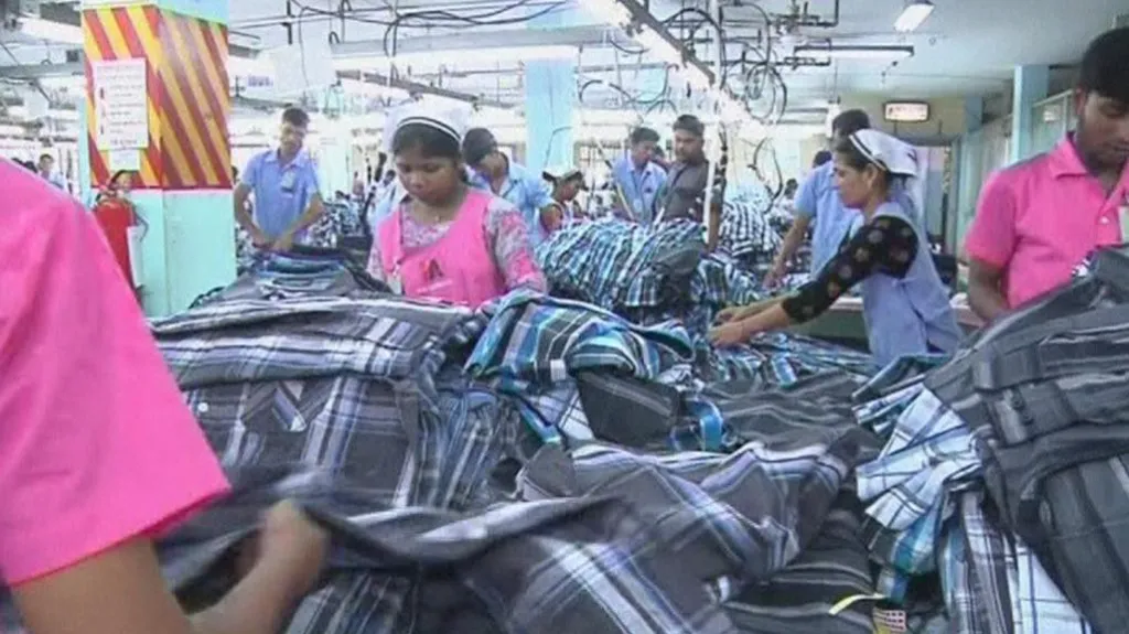 Pracovníci továrny H&M v Bangladéši