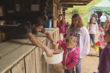 Vedoucí dětských oddílů mohou získat od letoška pět dnů dovolené navíc