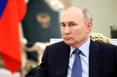 „Bezvýznamný krok,“ řekl Putin ke vstupu severských zemí do NATO. K hranici s Finskem ale pošle vojáky