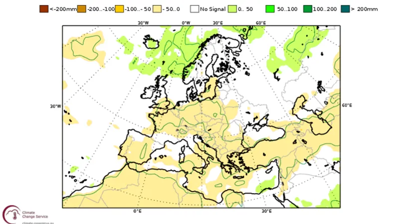 Multimodelová sezonní předpověď odchylky průměrného letního úhrnu srážek podle modelu Evropského předpovědního centra, který pro většinu kontinentu očekává podprůměrné srážky