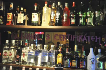 Koncese na prodej alkoholu zdarma? Už jen zítra