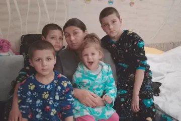 Řada Ukrajinců musela opustit své domovy, ze země ale neodjela