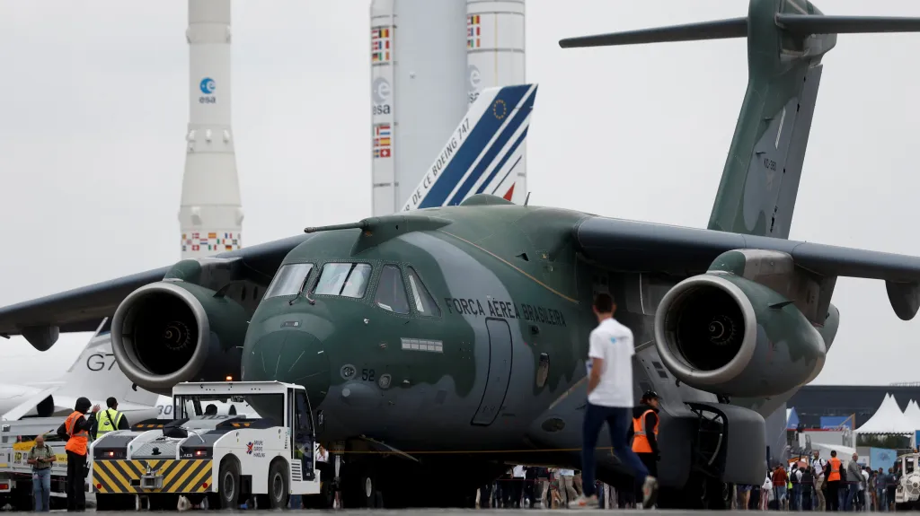 Embraer Millenium v tankovací verzi KC-390 při představení na pařížském aerosalonu