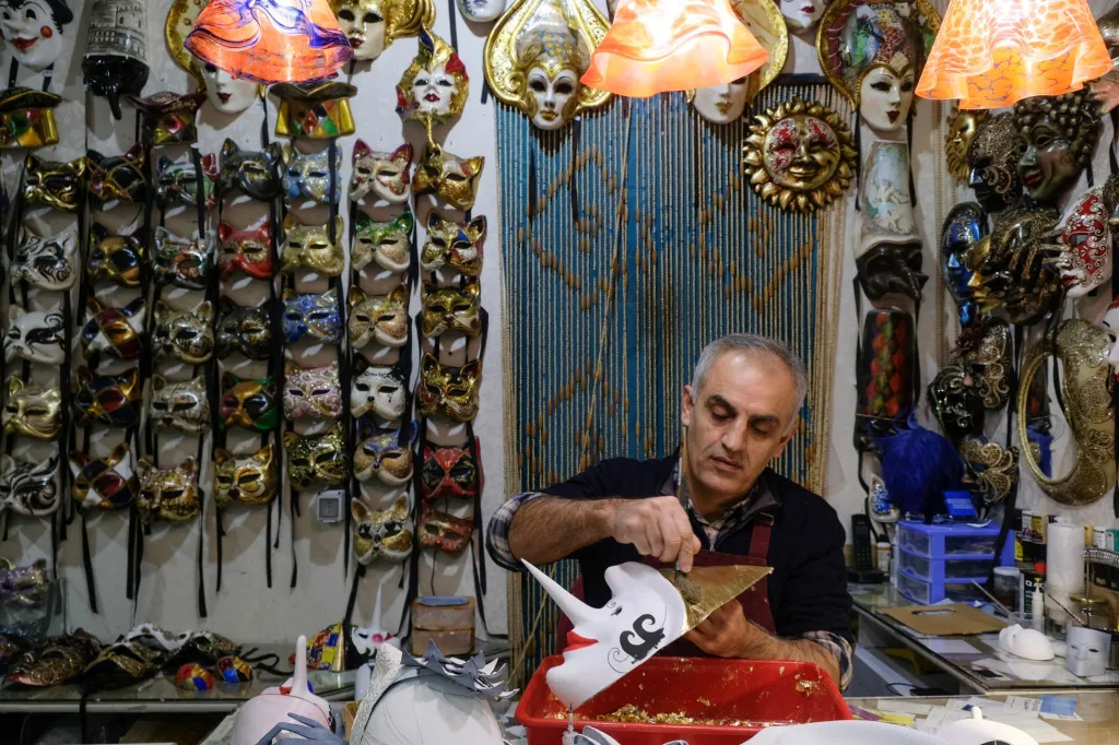 V Benátkách začal tradiční karneval, jeho letošním motivem je „láska“