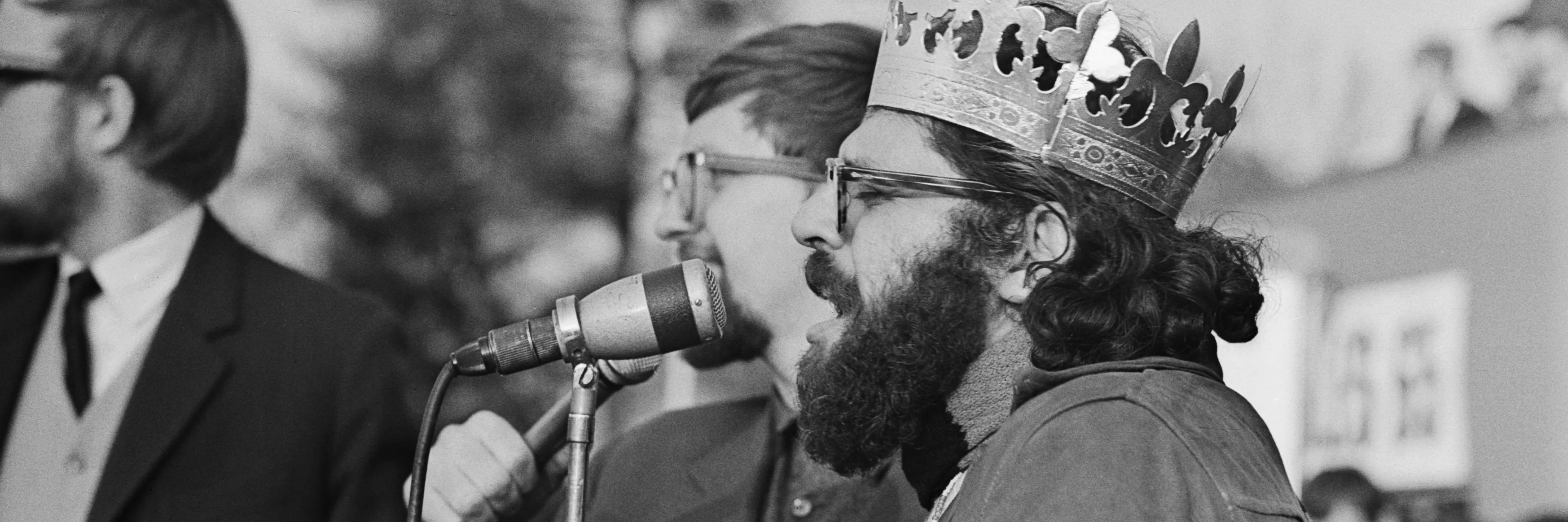 Beatnik Ginsberg se stal v Praze králem majálesu, pro StB byl ale chroustem