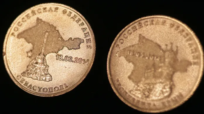 Ruské pamětní mince věnované připojení Krymu k Rusku